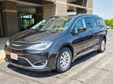 Used 2017 Chrysler Pacifica Touring-L image 3