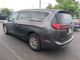 Used 2023 Chrysler Pacifica Touring-L image 4