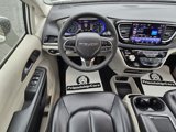 Used 2023 Chrysler Pacifica Touring-L image 3