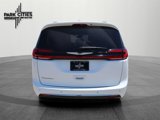 Used 2022 Chrysler Pacifica Touring-L image 4