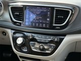 Used 2018 Chrysler Pacifica Limited w/ Advanced Safetytec Group image 3