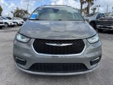 Used 2022 Chrysler Pacifica Touring-L image 3