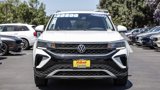Certified 2022 Volkswagen Taos SE image 4