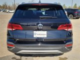 Certified 2024 Volkswagen Taos SE image 3