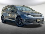 Used 2020 Chrysler Pacifica Touring-L Plus w/ Advanced Safetytec Group image 2
