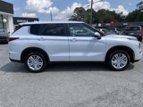 Used 2024 Mitsubishi Outlander ES image 2