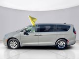 Used 2023 Chrysler Pacifica Touring-L image 6