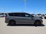 New 2025 Chrysler Pacifica Limited image 2