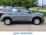 Used 2022 Hyundai Venue SE image 2