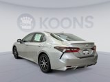 Used 2022 Toyota Camry SE w/ Cold Weather Package image 4