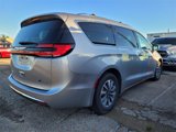 Used 2021 Chrysler Pacifica Touring-L image 4
