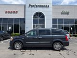 Used 2014 Chrysler Town & Country Touring-L image 4