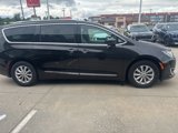 Used 2018 Chrysler Pacifica Touring-L image 4