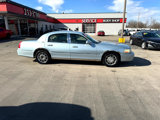 Used 2009 Lincoln Town Car Signature Limited image 2