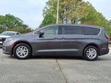 Used 2023 Chrysler Pacifica Touring-L image 5