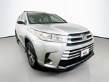 Used 2017 Toyota Highlander LE image 3
