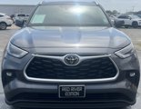 Used 2022 Toyota Highlander XLE image 3