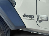 Used 2023 Jeep Gladiator Sport image 3