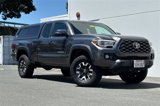 Used 2017 Toyota Tacoma TRD Off-Road image 2