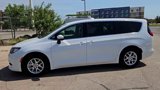 Used 2022 Chrysler Voyager LX image 5
