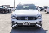 Used 2022 Volkswagen Tiguan SE w/ Panoramic Sunroof Package image 2