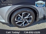 Used 2018 Toyota C-HR XLE image 5