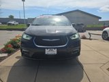 Used 2022 Chrysler Pacifica Touring-L image 2