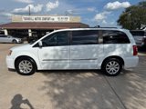Used 2016 Chrysler Town & Country Touring image 4