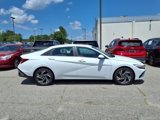 Used 2024 Hyundai Elantra SEL w/ Convenience Package image 2
