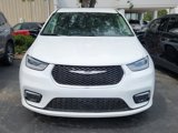 Used 2024 Chrysler Pacifica Select image 2