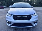 Used 2023 Chrysler Pacifica Touring-L image 3