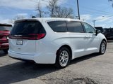 Used 2023 Chrysler Pacifica Touring-L image 3