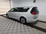 Used 2022 Chrysler Pacifica Touring-L image 4