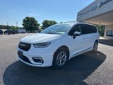 Used 2023 Chrysler Pacifica Limited image 3