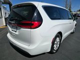 Used 2023 Chrysler Pacifica Touring-L image 5
