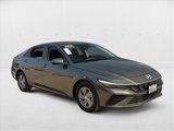 Certified 2025 Hyundai Elantra SE image 3