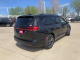 Used 2021 Chrysler Pacifica Limited w/ Uconnect Theater Family Group image 6