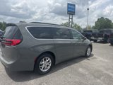 Used 2022 Chrysler Pacifica Touring-L image 6