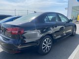 Used 2017 Volkswagen Jetta SE image 2