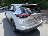 Used 2024 Nissan Rogue SV image 3