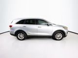Used 2018 Kia Sorento LX image 2