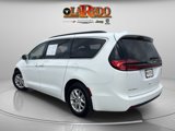 Used 2022 Chrysler Pacifica Touring-L image 5