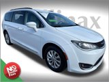 Used 2017 Chrysler Pacifica Touring-L image 1