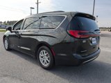 Used 2022 Chrysler Pacifica Touring-L image 6