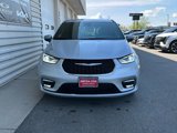 Used 2023 Chrysler Pacifica Touring image 3
