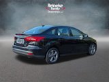 Used 2018 Ford Focus SE w/ SE Appearance Package image 5