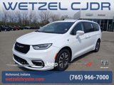 Certified 2022 Chrysler Pacifica Touring-L w/ Uconnect Theater Family Group image 3