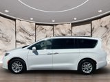 Used 2022 Chrysler Pacifica Touring-L image 2