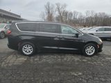 Used 2017 Chrysler Pacifica Touring image 6