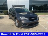Used 2023 Chrysler Pacifica Touring-L image 3